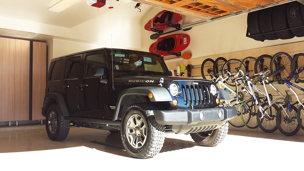 garage-residential-kayak-jeep-bikes