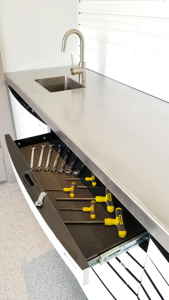 Utah-garage-white-contur-cabinets-drawers-sink